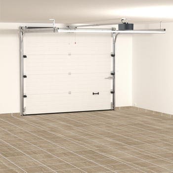 Puerta seccional residencial vista frontal